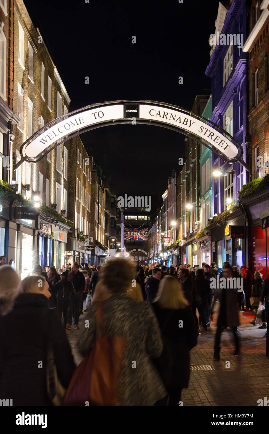 Carnaby Street nel West End di Londra di notte. Foto Stock