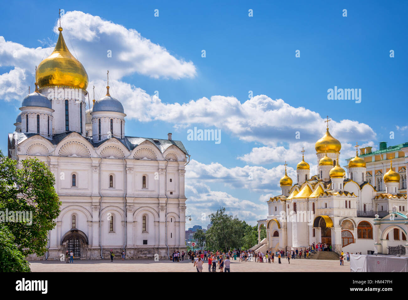 Cattedrale di Arcangelo e Cattedrale dell'Annunciazione sulla piazza della cattedrale, del Cremlino di Mosca, Russia Foto Stock