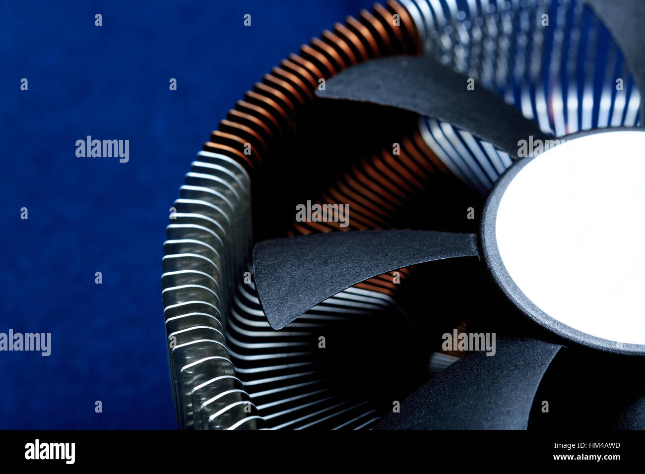 Bordi e la ventola del sistema di raffreddamento per il processore del computer Foto Stock