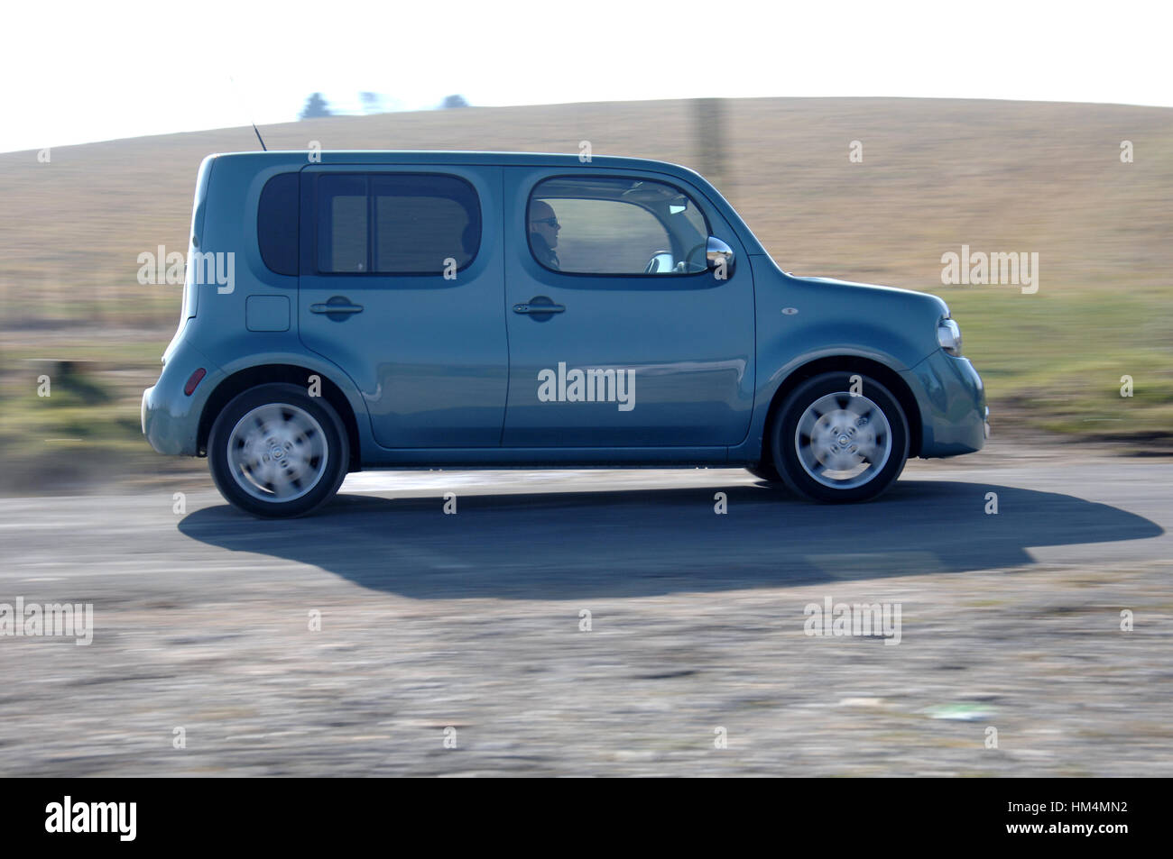 2010 Nissan Cube, boxy culto giapponese vettura compatta con insoliti asmmetrical porta posteriore Foto Stock