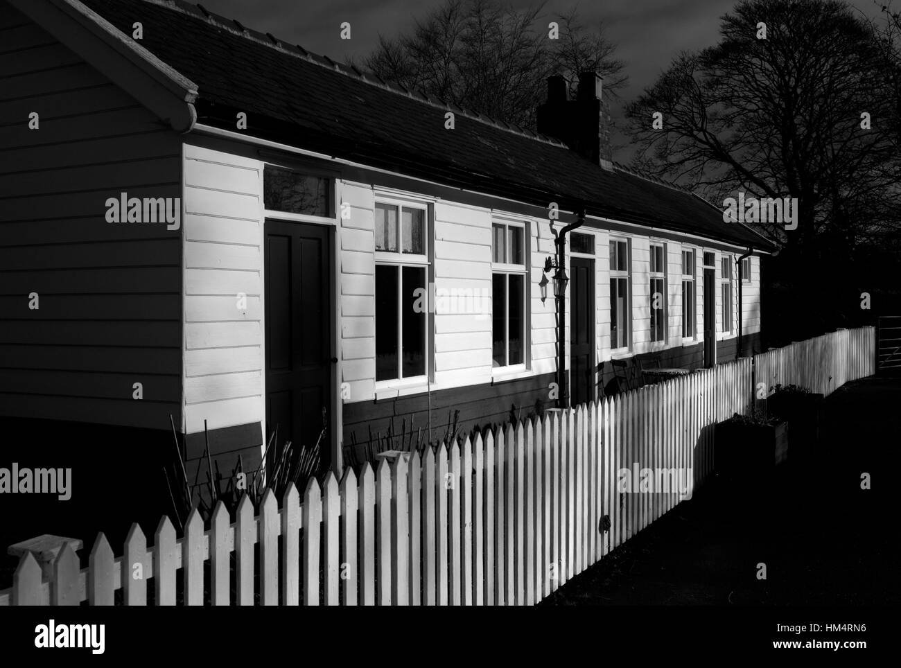 In legno antico edificio ferroviario / Sala di attesa, Bardon Mill, Northumberland Foto Stock