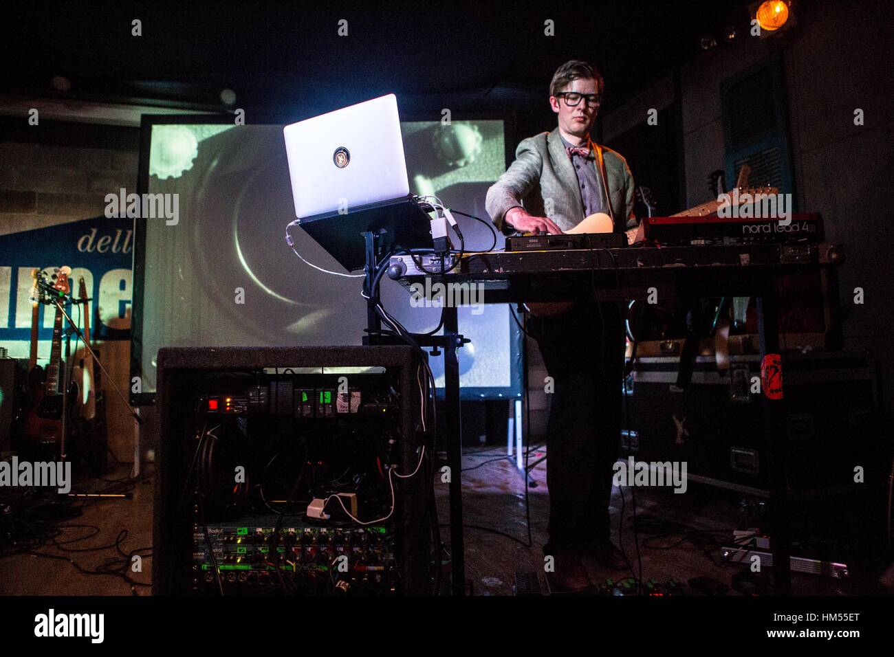 Il servizio pubblico di radiodiffusione suona dal vivo alla Salumeria della Musica di Milano, Italia Foto Stock