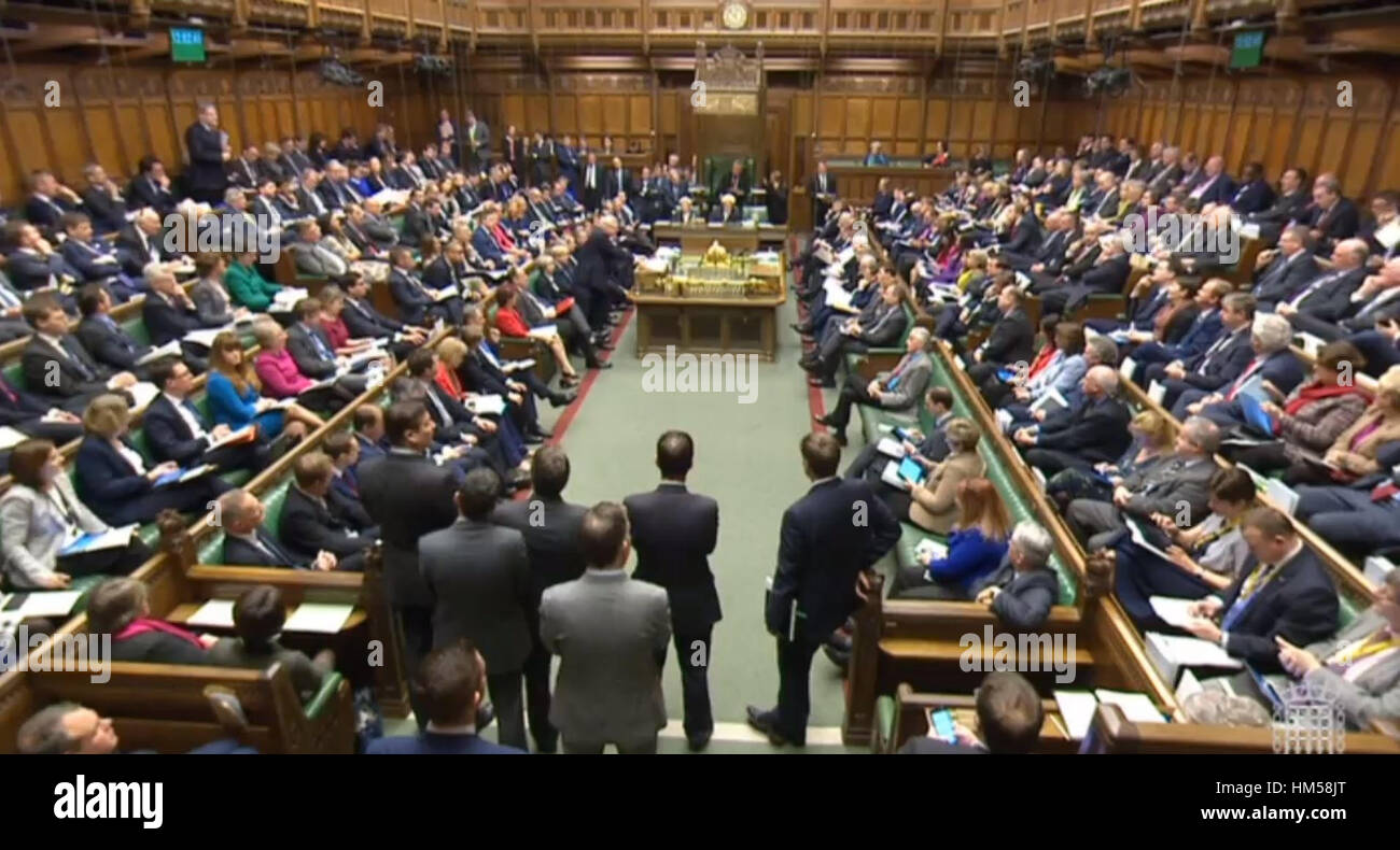Un full House of Commons, Londra durante la seconda lettura Dibattito sull'UE (notifica sul ritiro) Bill. Foto Stock