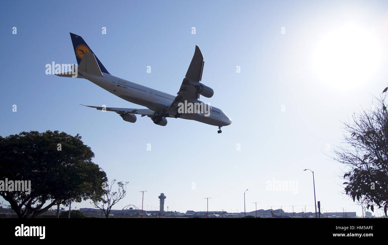 LOS ANGELES, CALIFORNIA, USA - Oct 9th, 2014: Lufthansa Boeing 747-8 MSN 37839 D-ABYP mostrato poco prima di atterrare a LA Aeroporto LAX. Foto Stock