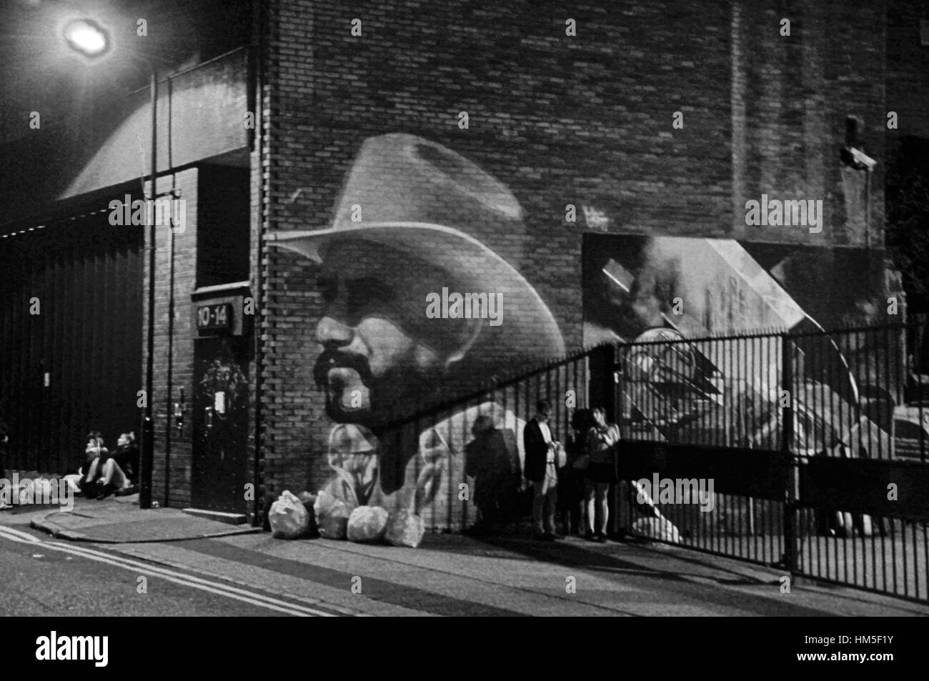 L'arte al muro in strada di Londra Foto Stock