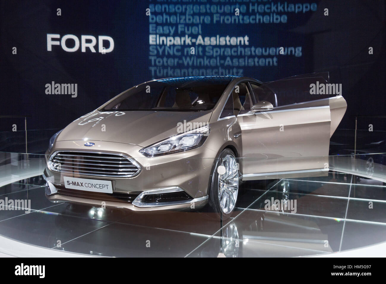 Francoforte, Germania - Sep 13: Ford S-Max concetto alla IAA motor show il Sep 13, 2013 a Francoforte. Più di 1.000 espositori provenienti da 35 paesi sono p Foto Stock