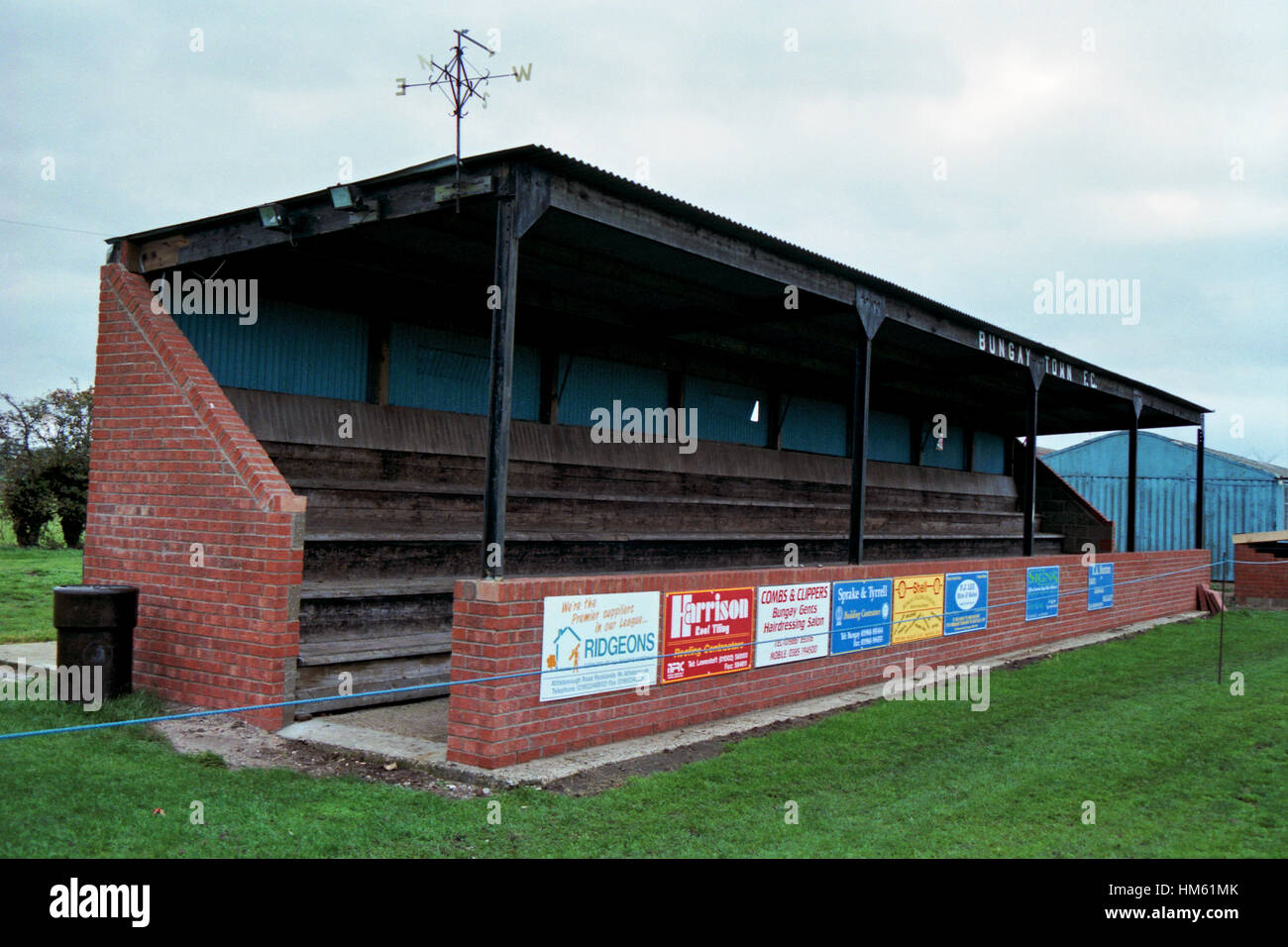 Maltings Prato, casa di Bungay Town FC, raffigurato nel novembre 1997 Foto Stock