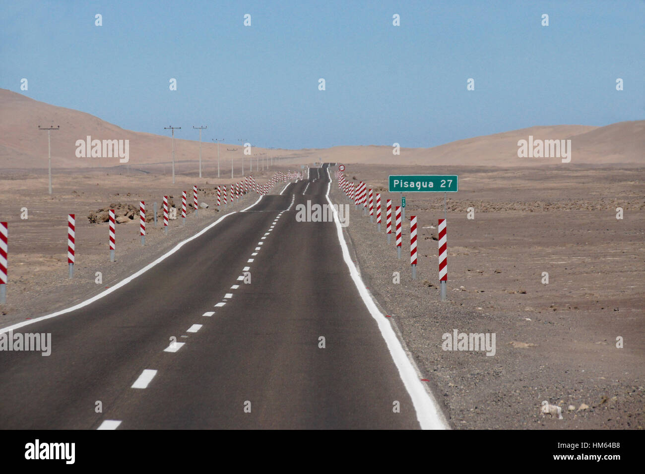 Strada desolata da panamericana di Pisagua, il Deserto di Atacama, Norte Grande del Cile Foto Stock