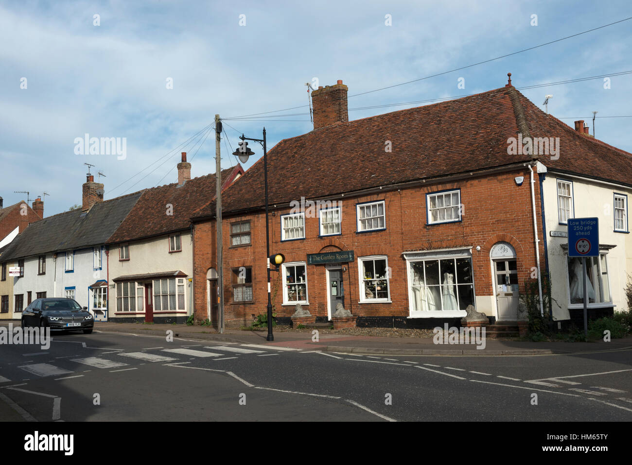 Il Garden Room e sposa di bellezza negozi indipendenti, Needham Market High Street, Suffolk, Regno Unito. Foto Stock