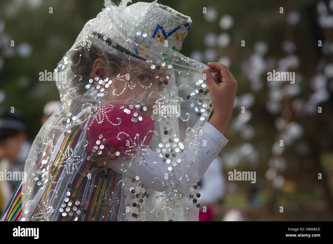 Ragazze Danza tradizionale danza orientale durante la celebrazione del Navruz nella città di Khujand nella Repubblica di Tagikistan Foto Stock