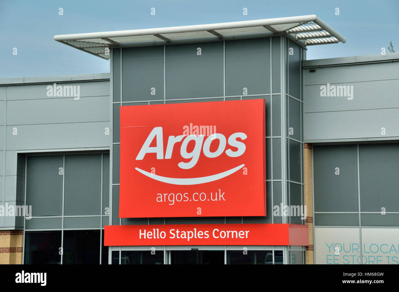 Argos store presso Staples Corner Retail Park, London, Regno Unito Foto Stock