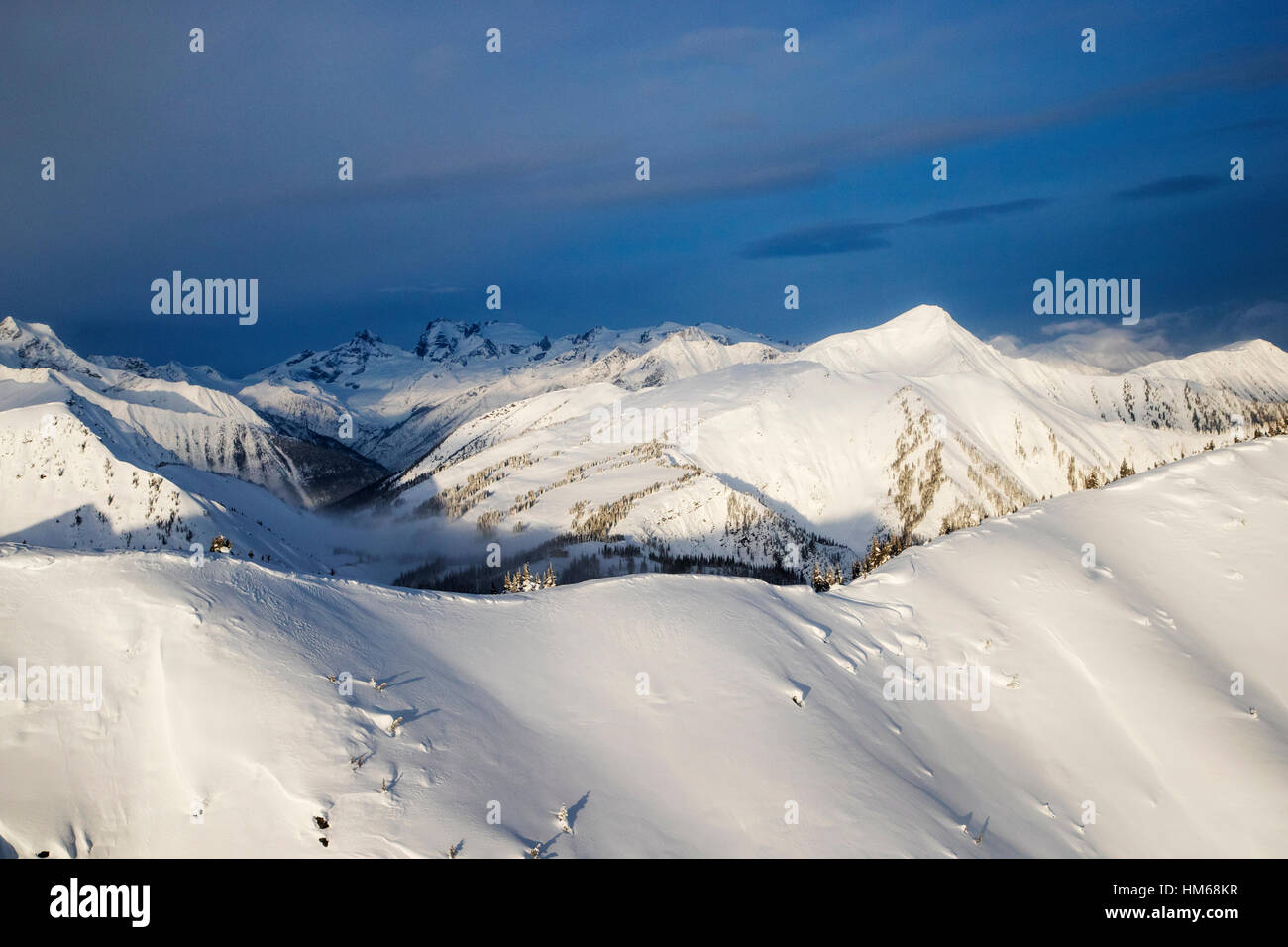 Antenna vista invernale di backcountry Sentry Lodge; Esplanade gamma; sub-gamma di Selkirk gamma; British Columbia; Canada Foto Stock