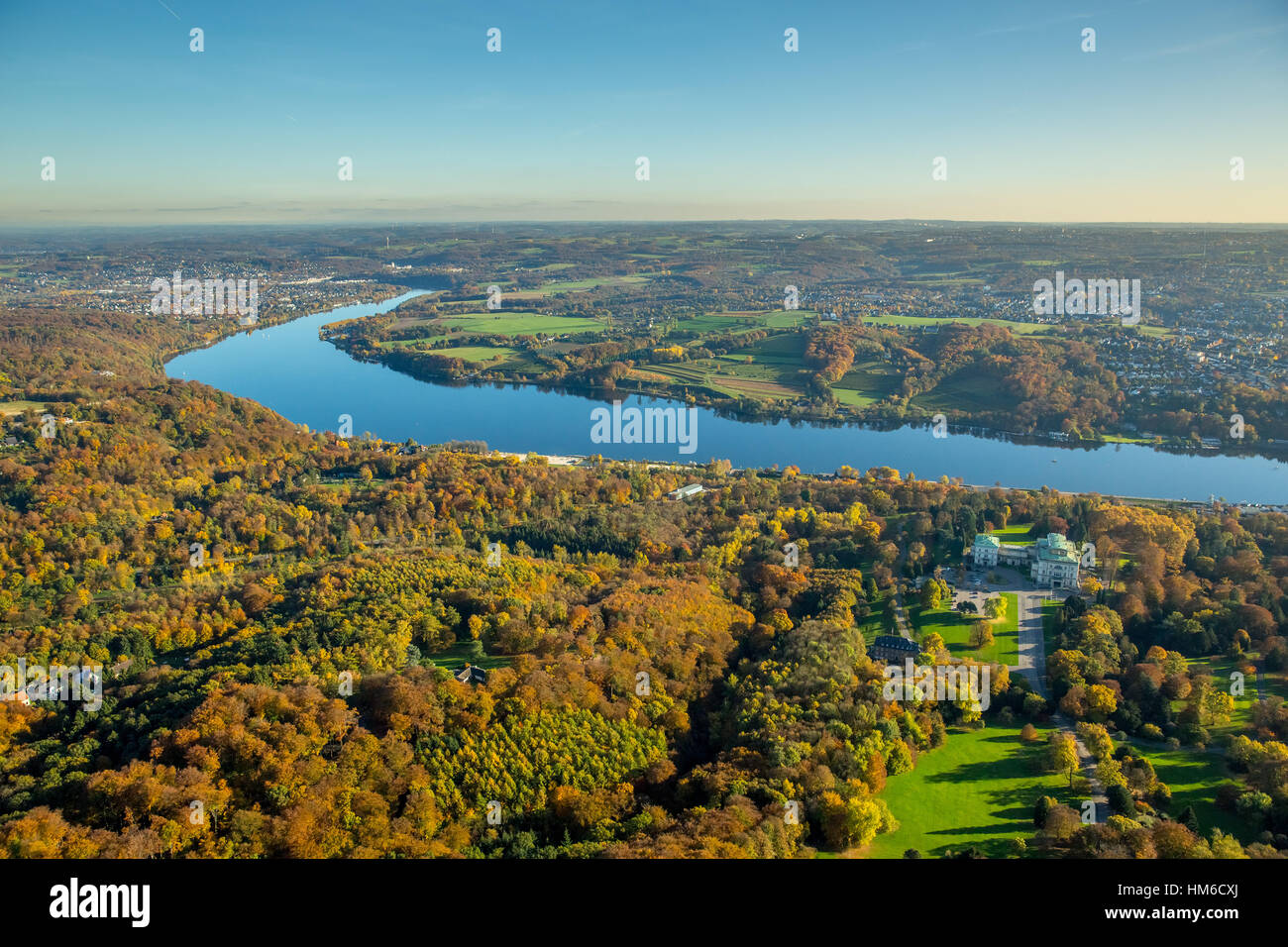 Il lago di Baldeney in autunno, Essen, distretto della Ruhr, Nord Reno-Westfalia, Germania Foto Stock
