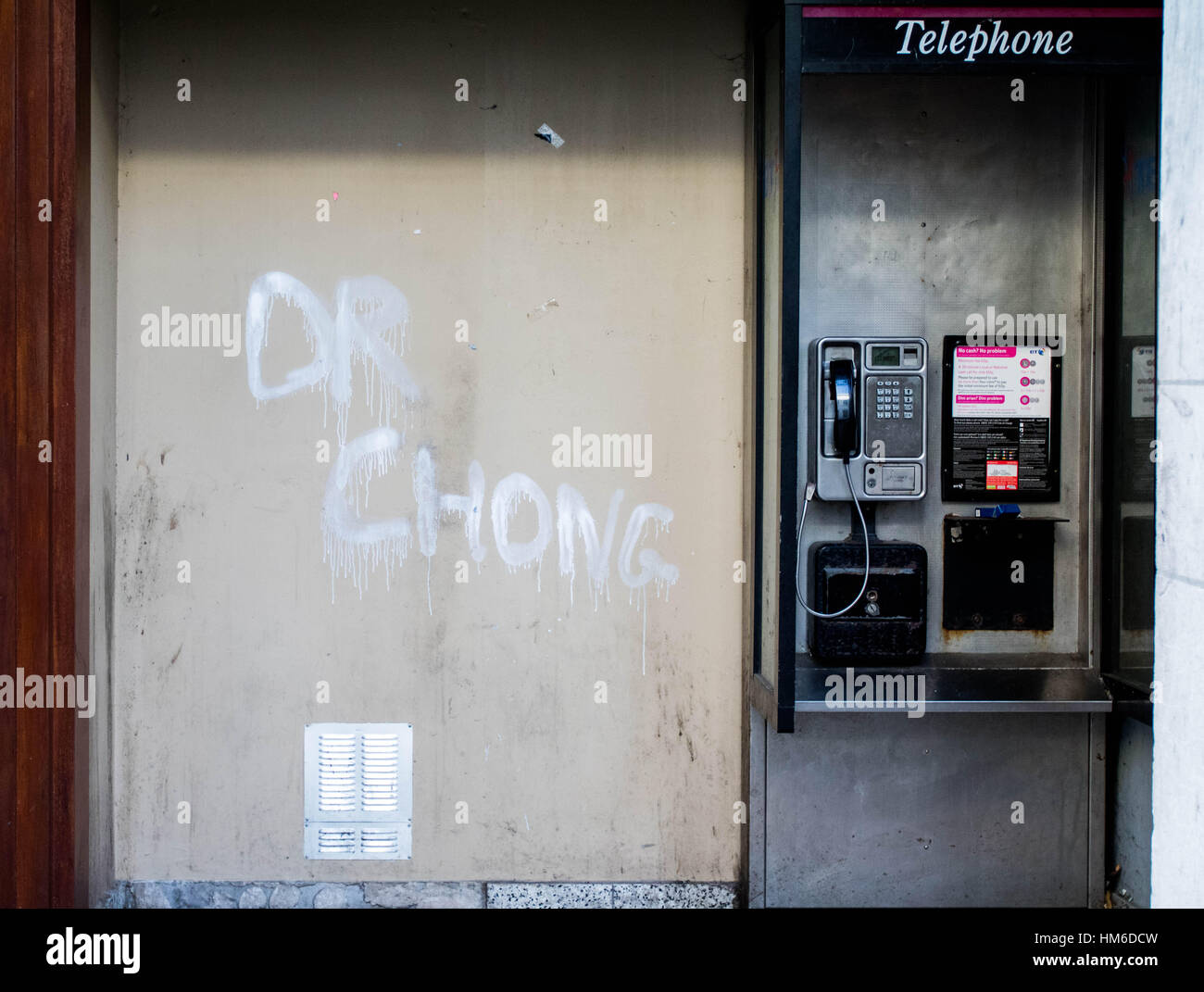 Che si desidera chiamare? Dr Chong Foto Stock