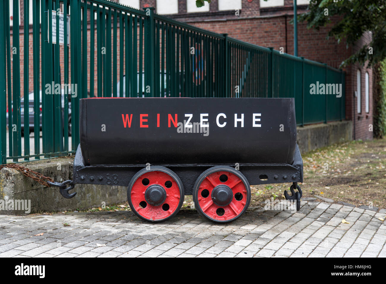 Il carbone autocarro, utilizzato nelle miniere di carbone, per il trasporto di carbone e di rocce alla superficie, oggi una memoria storica, souvenir, dopo le miniere di carbone sono state chiuse, in Foto Stock