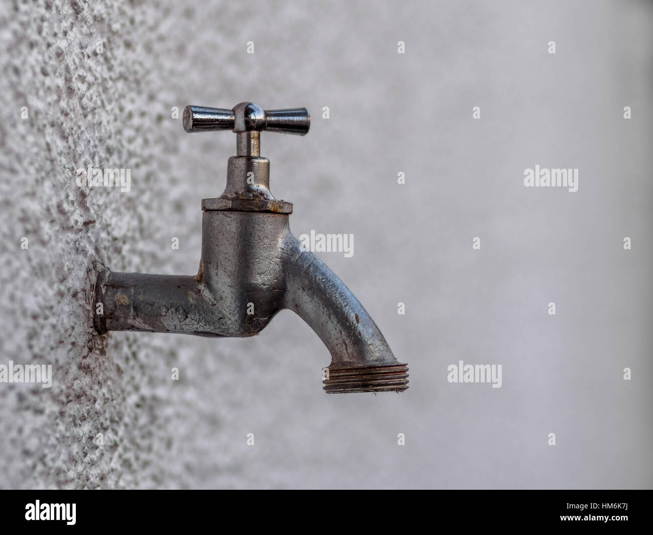 Al di fuori di toccare il muro bianco Foto Stock