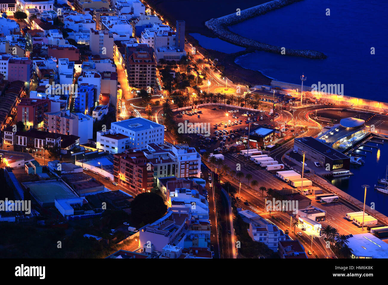 La Palma, Canarie, vista dal Mirador Glorieta de la Concepción nella città di Santa Cruz de la Palma di notte Foto Stock