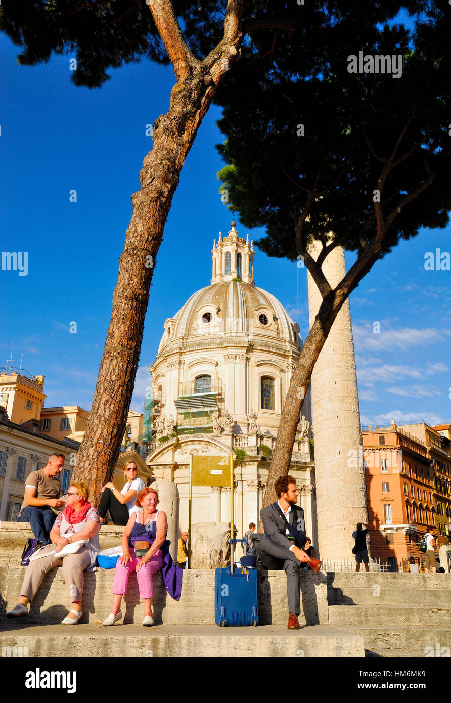 SANTA MARIA DI LORETO CHIESA E Colonna di Traiano, Foro Romano, il centro storico di Roma, Italia. Foto Stock