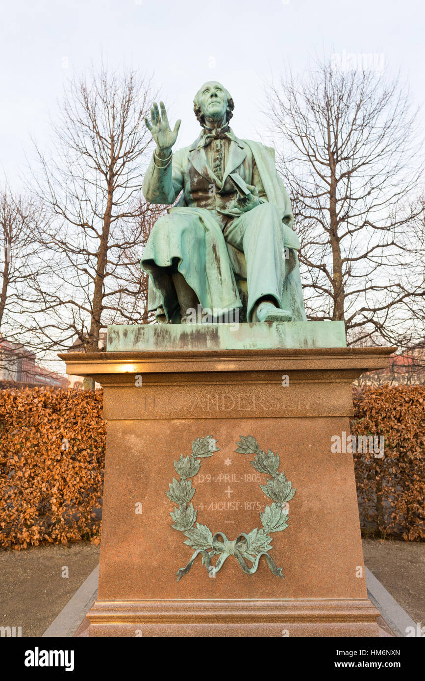 Statua di Hans Christian Andersen, Il Castello di Rosenborg, Copenhagen, Danimarca Foto Stock