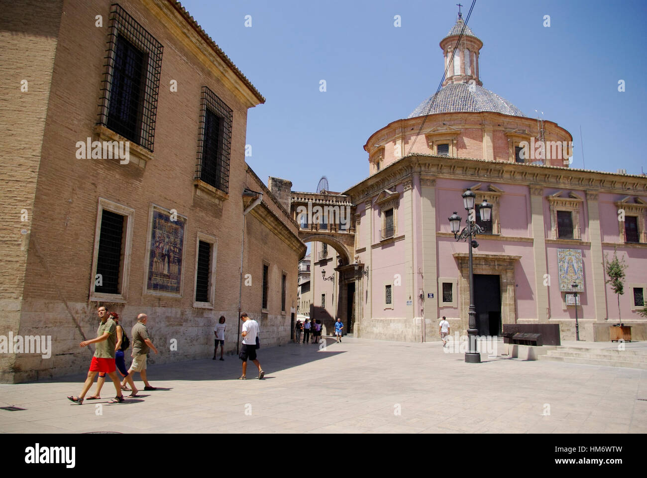 VALENCIA,ES - circa luglio, 2008 - Vista del turista nel centro di Valencia, Spagna. Valencia è ben noto per la moderna architettura degli edifici da Cal Foto Stock