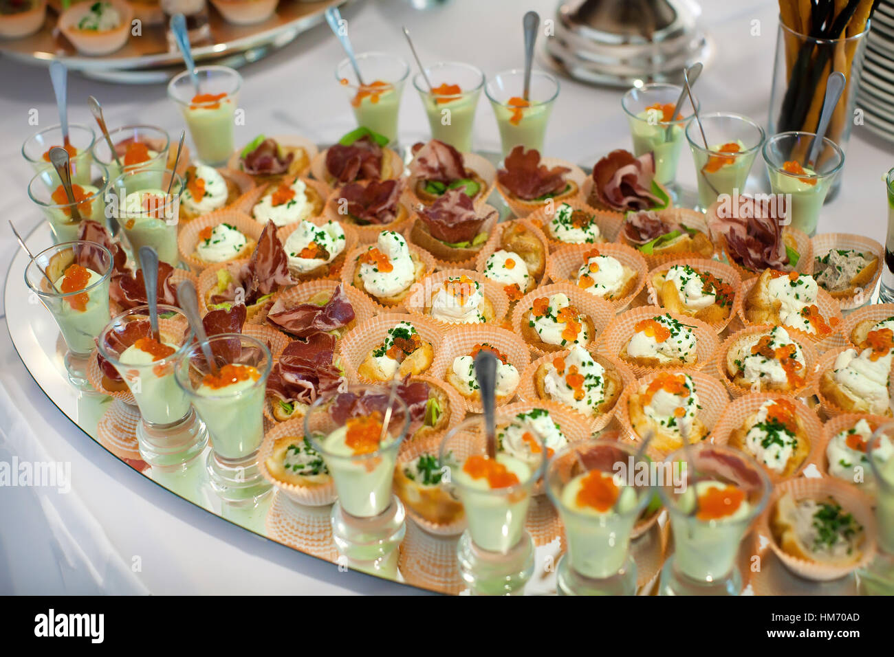 Tortine con caviale rosso close-up Foto Stock