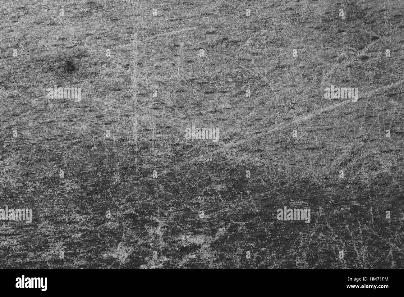 Nero e sfondo bianco con il vecchio graffiato la superficie di legno. Texture retrò con grano. Foto Stock