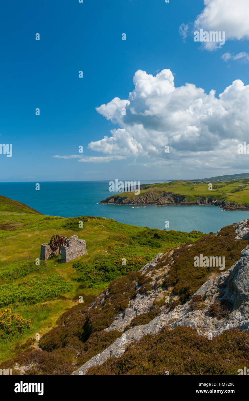 La rovina e abbandonata Porth Wen laterizi su anglesey Foto Stock