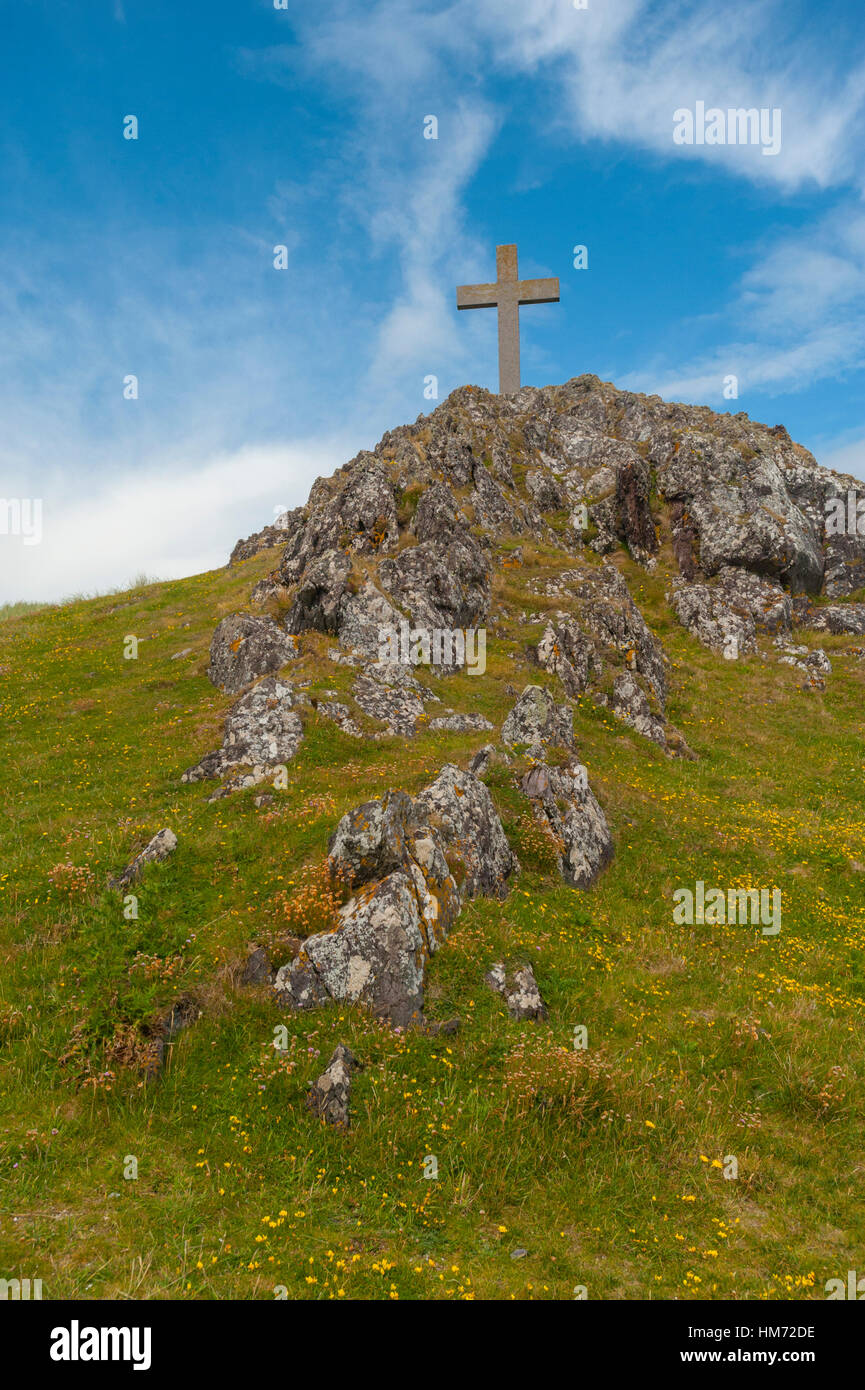 Il percorso e la croce sulla isola di Llanddwyn Anglesey Foto Stock