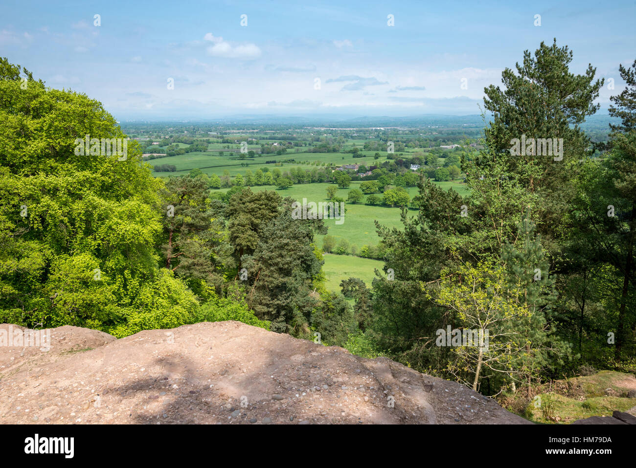 Vista della campagna di Cheshire dal punto tempestoso, Alderley Edge, Inghilterra. Foto Stock