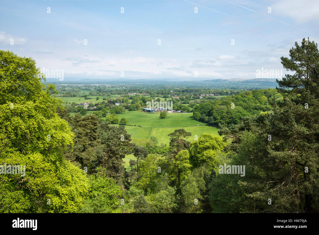 Vista della campagna di Cheshire dal punto tempestoso, Alderley Edge, Inghilterra. Foto Stock