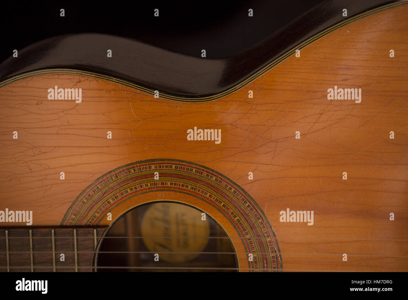 Acoustic,l'arte,audio,sfondo,Black,blues,marrone,classic,classico,closeup,colore,concerto,paese paese,musica,dettaglio,l'elemento,attrezzature,folk,fretboard,tasti,chitarra,chitarrista,orizzontale,icona,strumento,isolato,jazz,melody,moderno,musica,musical,musicista,nota Foto Stock