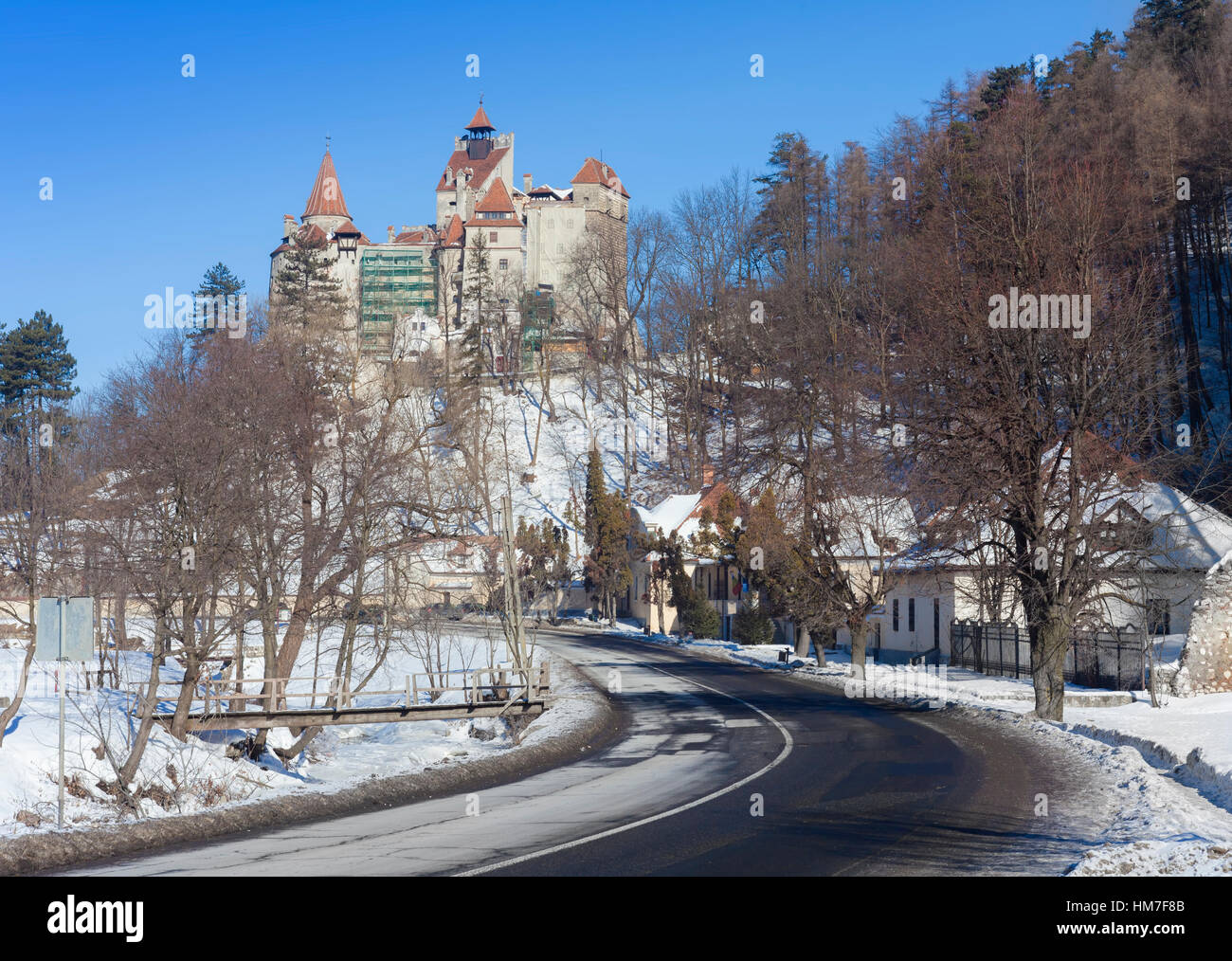 Strada per il castello di Bran, simbolo di Dracula Foto Stock