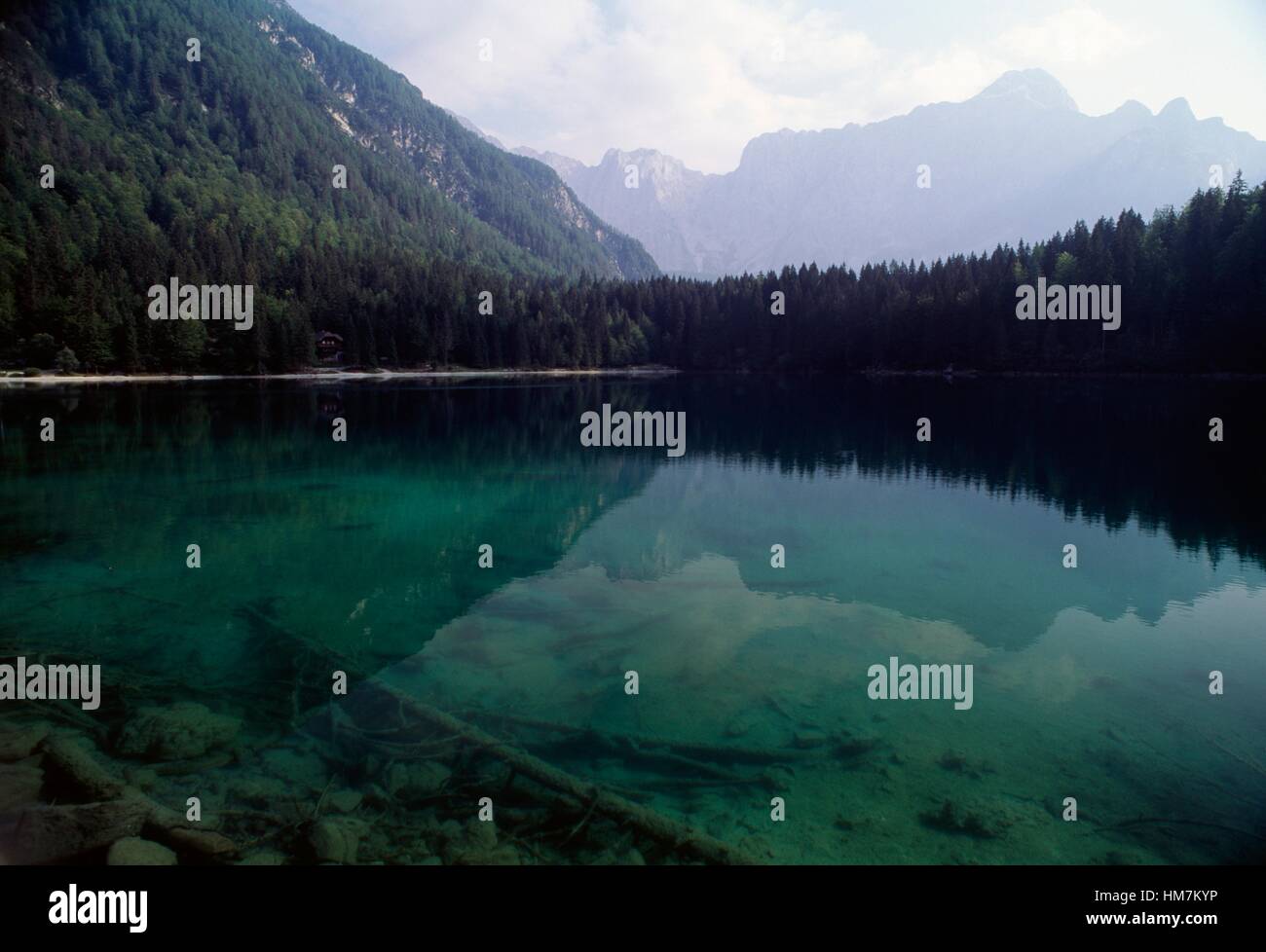 A Fusine lago Inferiore, Fusine parco naturale, Friuli Venezia Giulia, Italia. Foto Stock