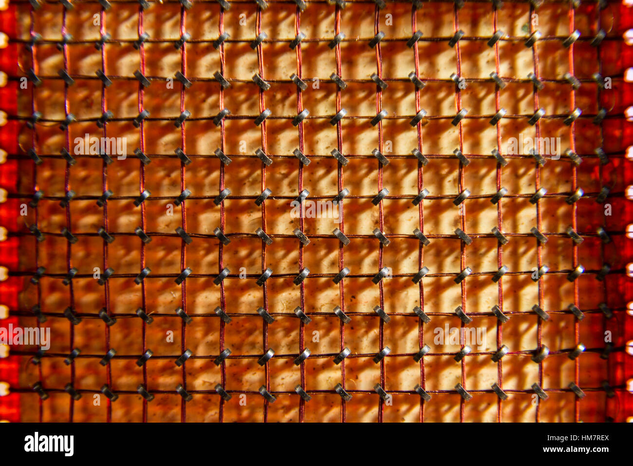 Chiusura del computer vecchio nucleo magnetico di memorizzazione di memoria. 256 bit utilizzando ferro anelli ferrosi. Foto Stock