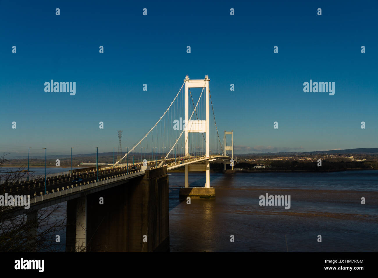 Il vecchio Severn Crossing welsh Pont Hafren ponte che attraversa dall'Inghilterra al Galles attraverso i fiumi Severn e di Wye. Foto Stock