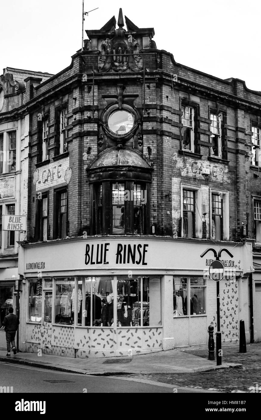 Risciacquo blu, Vintage negozio di abbigliamento, Leeds, West Yorkshire. Foto Stock