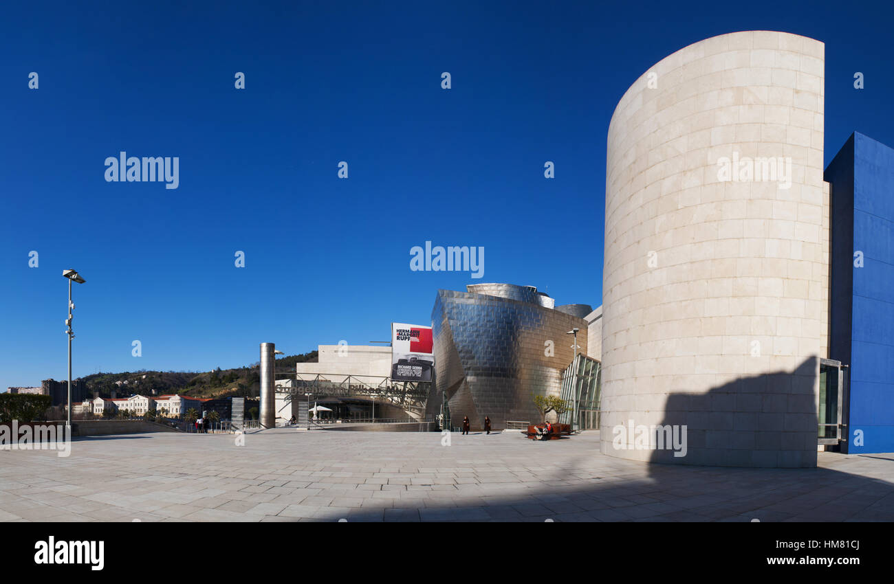 Paesi Baschi, Spagna: Museo Guggenheim Bilbao e il museo di arte moderna e contemporanea, progettato dall architetto Frank Gehry Foto Stock