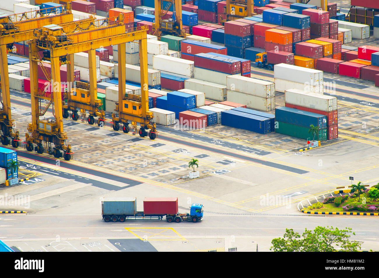 Contenitori Transportational presso il porto di spedizione di Singapore. Foto Stock