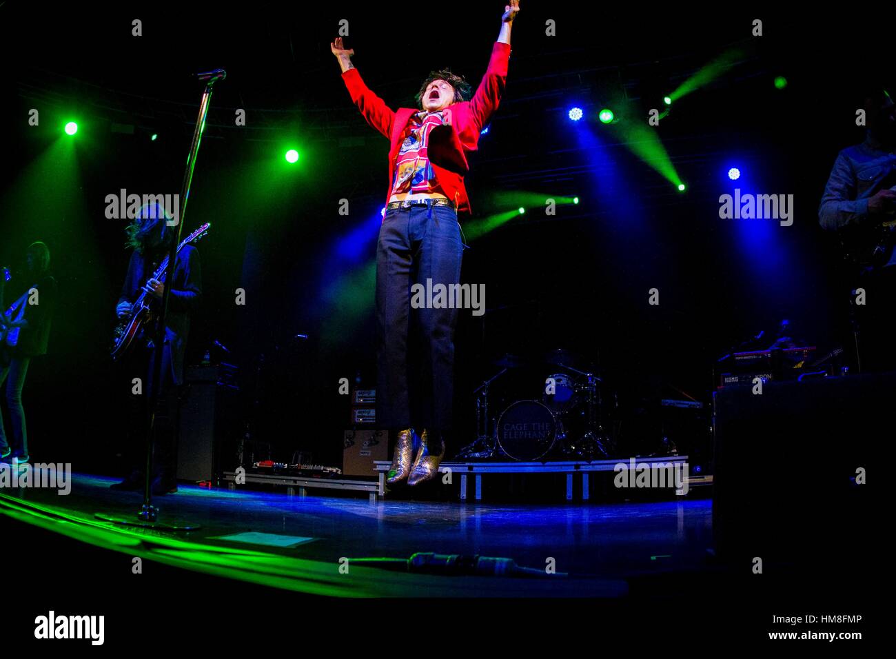 Milano, Italia. 31 gennaio, 2017. Matthew Shultz della american rock band gabbia l'Elefante raffigurata sul palco come essi svolgono a Fabrique a Milano Italia. Credito: Roberto Finizio/Pacific Press/Alamy Live News Foto Stock