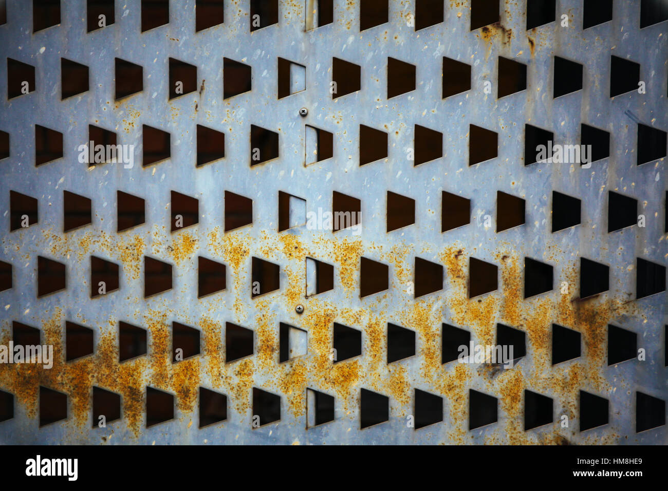 Pentagono fori di forma in grigio lamiera abtract sfondo texture Foto Stock