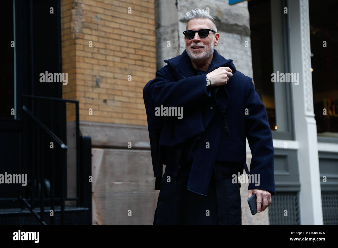 New York,USA.Febbraio 2017.Nick Wooster ponendo al di fuori di Eidos mostra durante NYFW FW16-17 Menswear.ValentinaRanieri/Alamy immagini Foto Stock