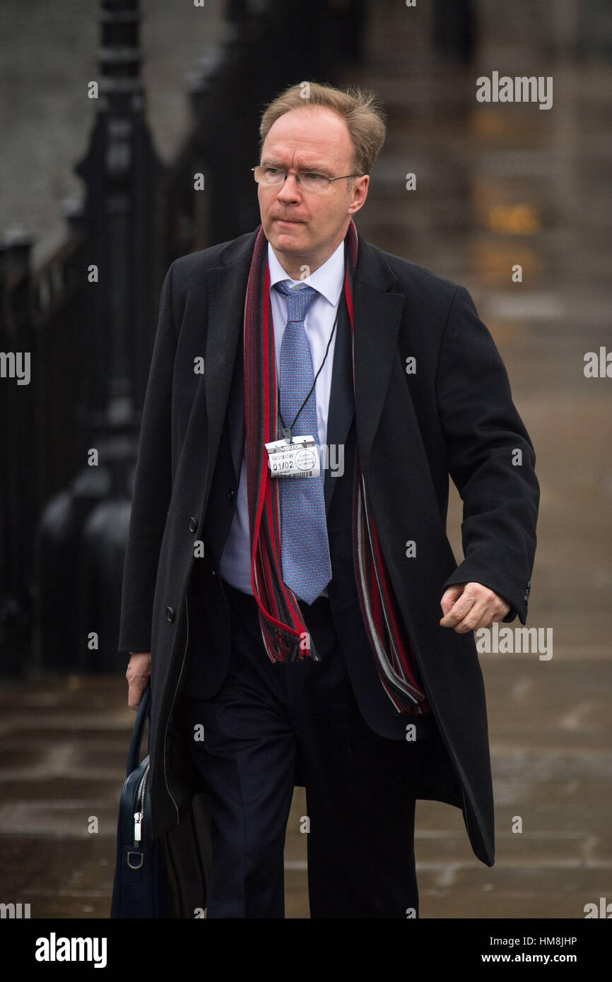 Ex UK rappresentante permanente presso l'Unione europea Sir Ivan Rogers lascia dopo dando evidenza per il Commons controllo europeo Comitato presso il Palazzo di Westminster a Londra. Foto Stock