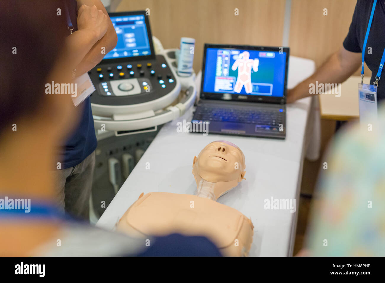 I medici su su avanzate tecniche ad ultrasuoni officina. Foto Stock