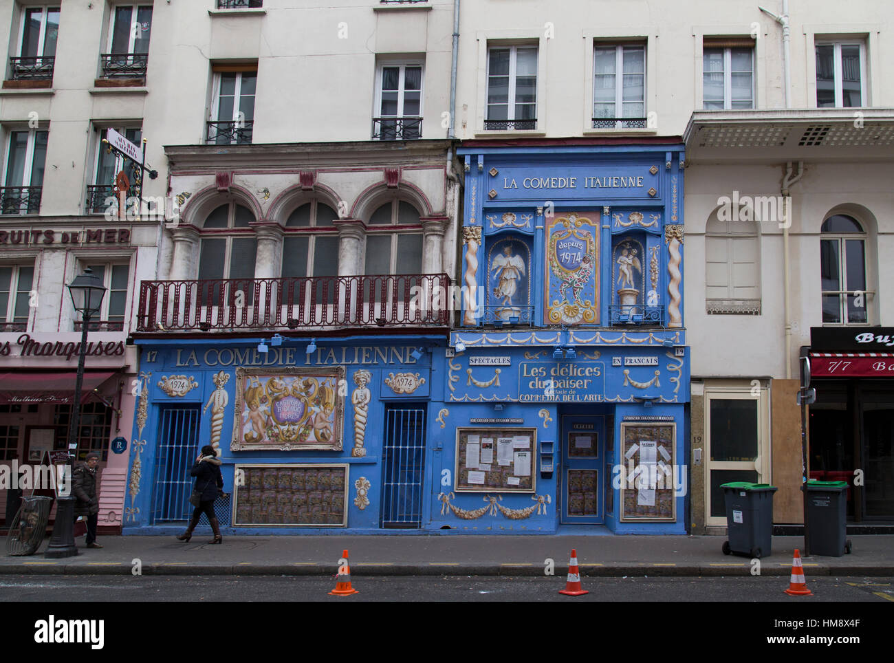 Esterno dell'italiana comedy Theatre a Montparnasse nel XIV arrondissement di Parigi in inverno Foto Stock