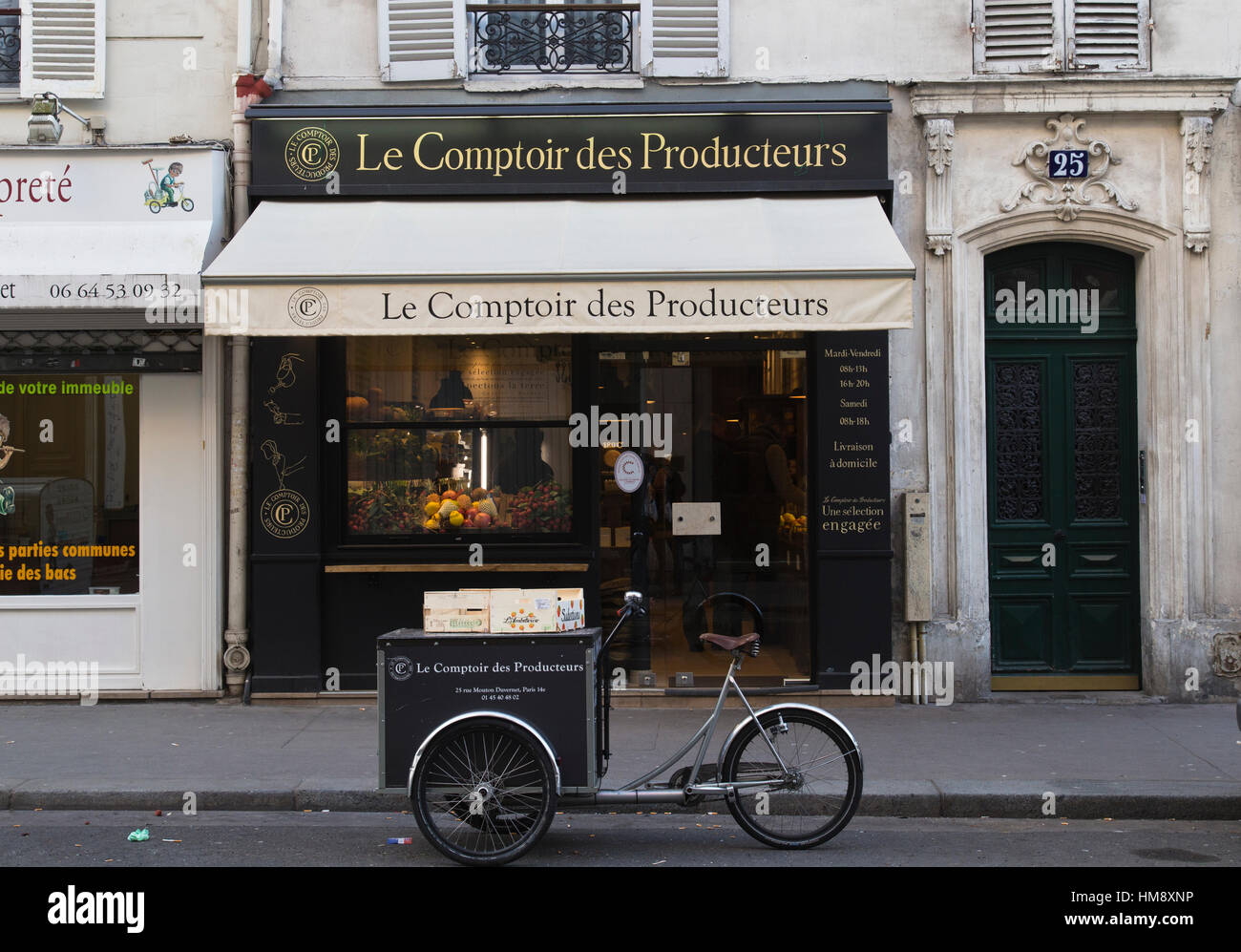 Esterno del Le Comptoir des Producteurs Parigi in inverno Foto Stock