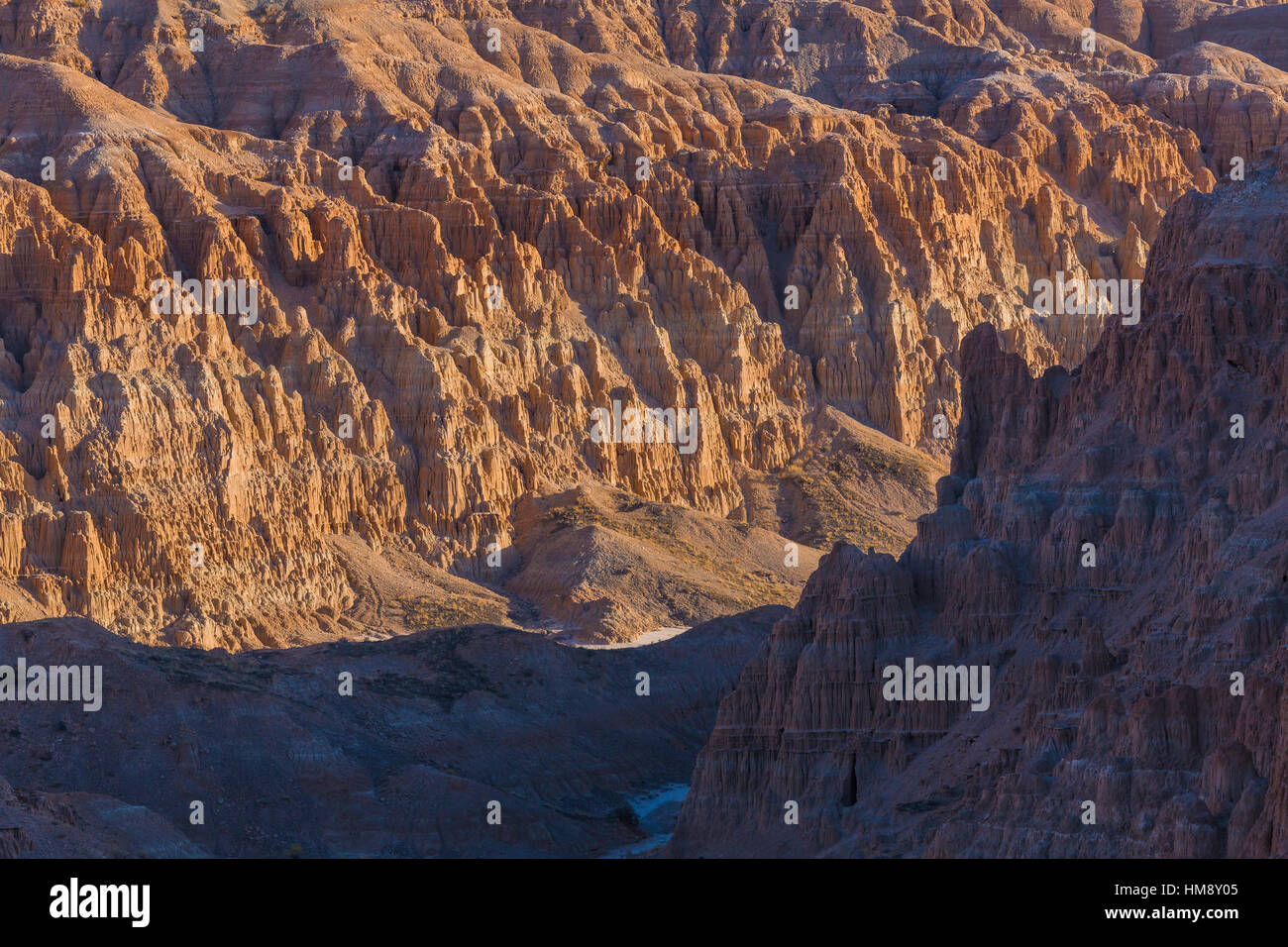 Vista delle formazioni erose della forra della cattedrale dal punto di Miller in Cathedral Gorge State Park, Nevada, STATI UNITI D'AMERICA Foto Stock