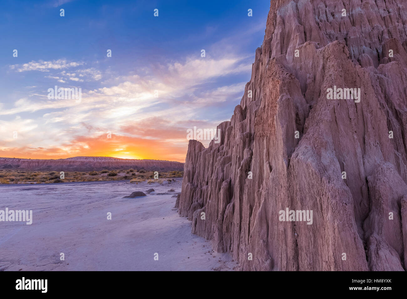 Nel tardo pomeriggio la luce sul eroso siltstone formazioni in Cathedral Gorge State Park, Nevada, STATI UNITI D'AMERICA Foto Stock