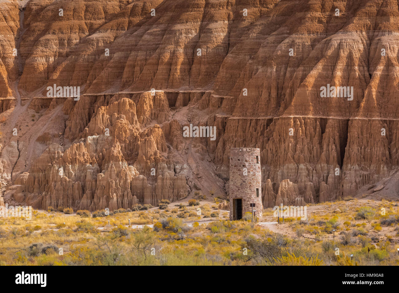 Acqua di pietra a torre costruito dalla conservazione civile Corps durante la Grande Depressione, Cattedrale Gorge State Park, Nevada, STATI UNITI D'AMERICA Foto Stock