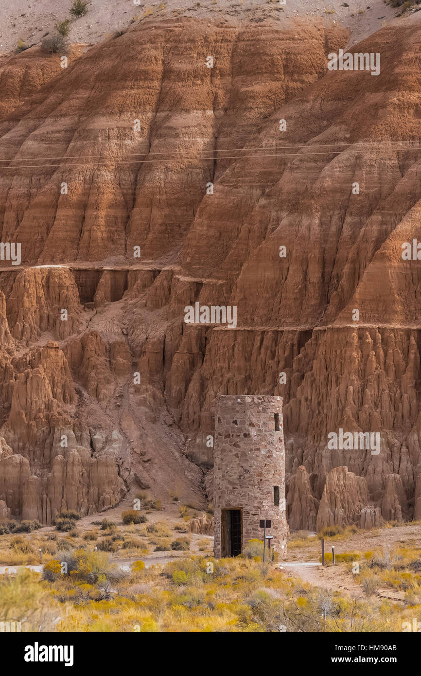 Acqua di pietra a torre costruito dalla conservazione civile Corps durante la Grande Depressione, Cattedrale Gorge State Park, Nevada, STATI UNITI D'AMERICA Foto Stock