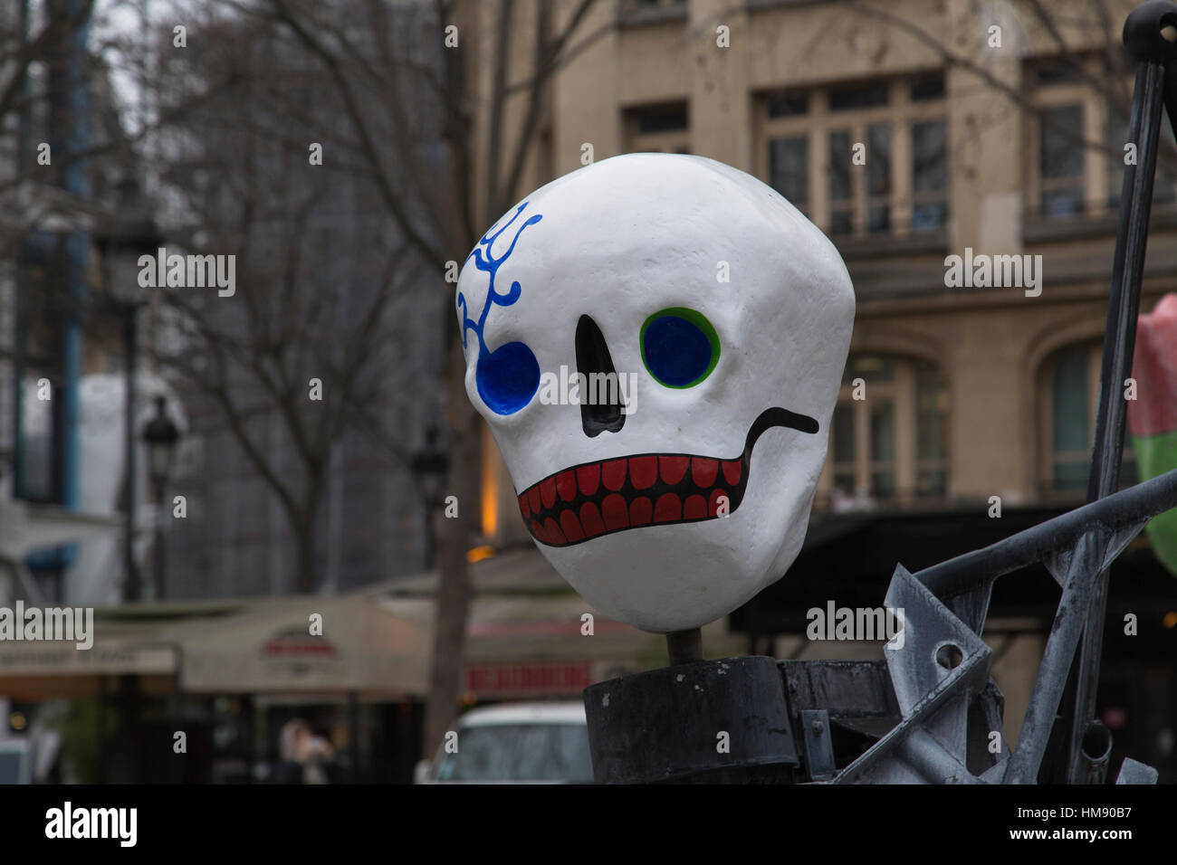 Sculture presso la Fontana Stravinsky 4 arrondissement di Parigi in inverno Foto Stock